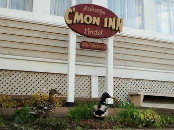 Auberge C'Mon Inn Hostel Moncton Exterior photo